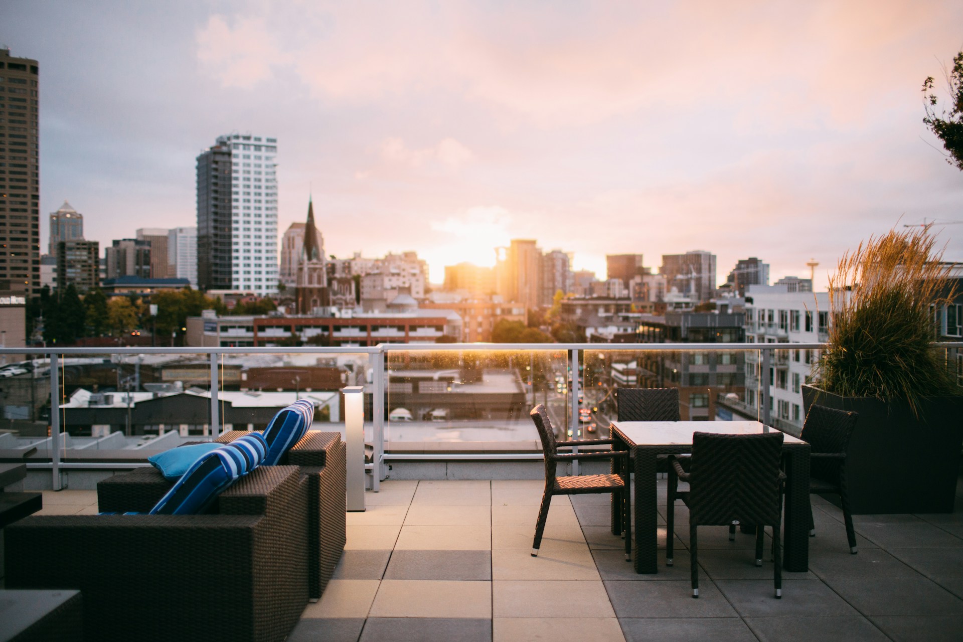 Best rooftop lounges in Chicago apartments